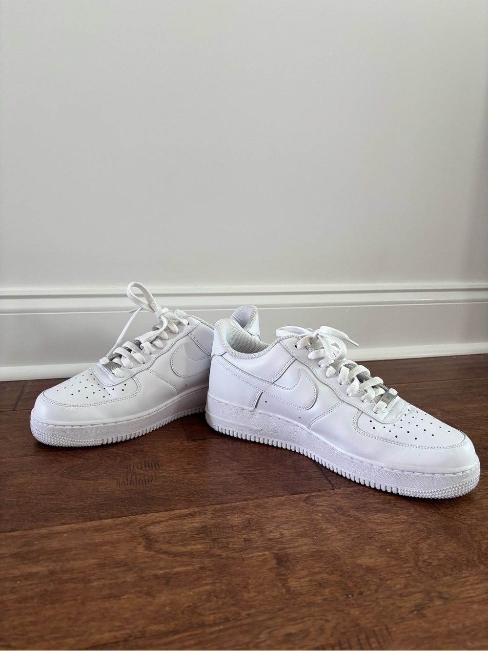 Nike All-White Low-Top Leather Sneakers - Picture 3 of 6